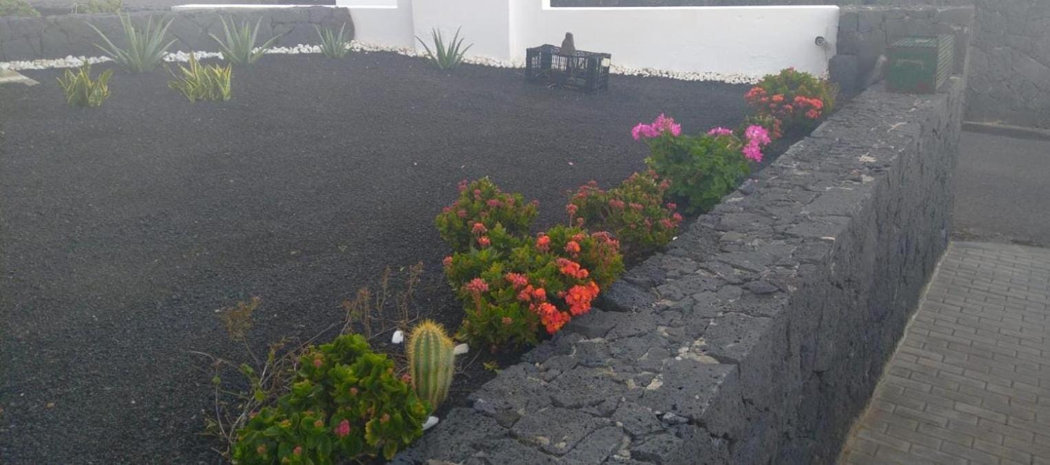 Tranquilidad Entre Volcanes Uga Esterno foto